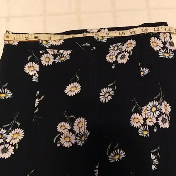 NWT H&M Divided ButtonDown Daisy FloralPrint Skirt - Picture 9 of 12